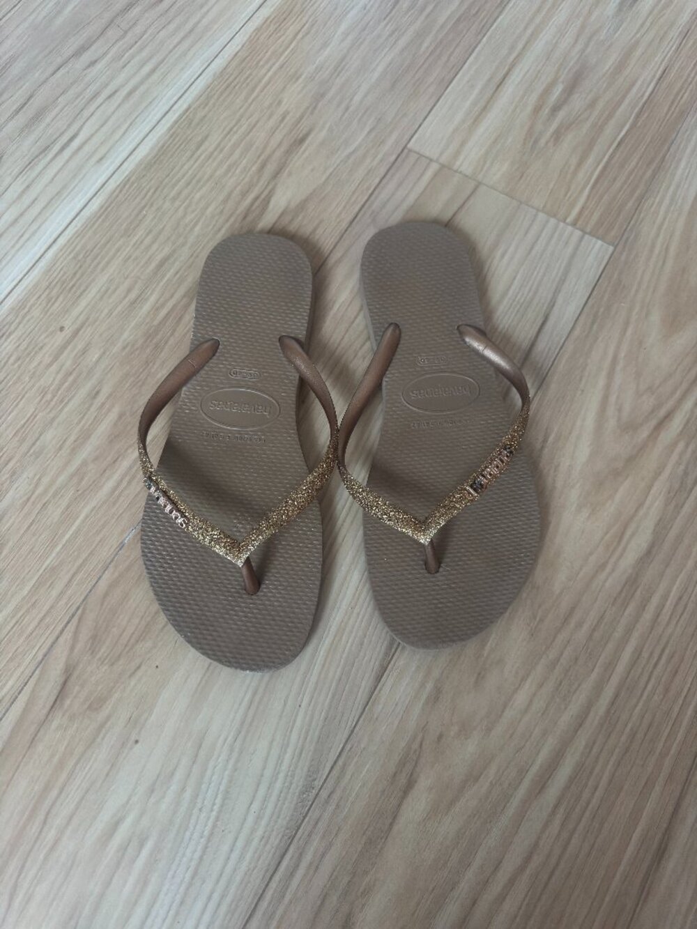Havaianas Slim Glitter Flip Flops - US 9/10W / EUR 41-42